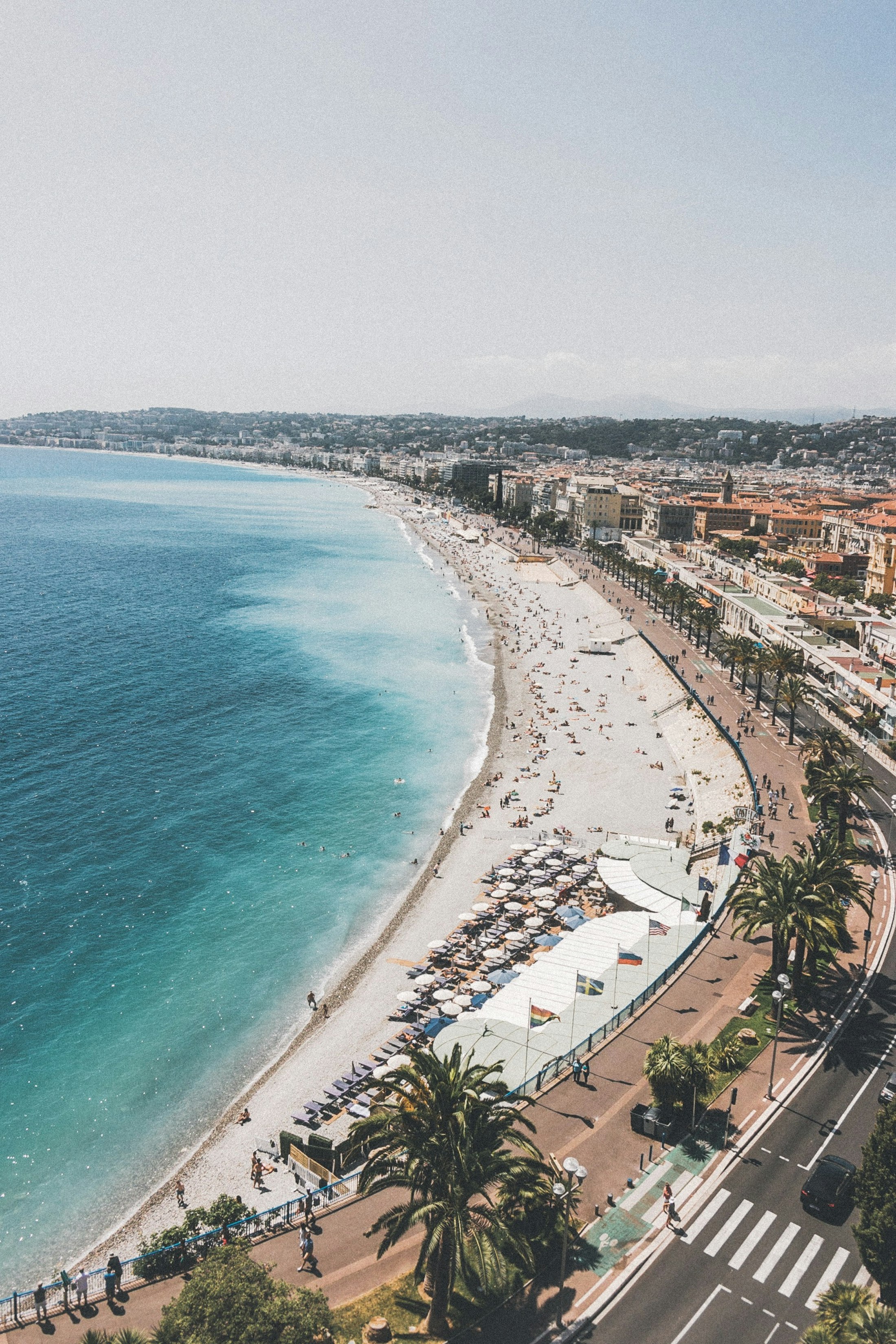 La baie des Anges et le littoral azur de Nice